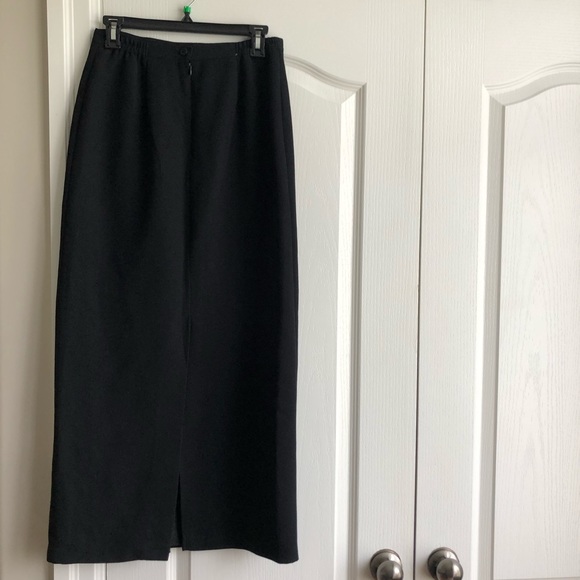 Dresses & Skirts - Dressy/Business Black Pencil Skirt (Midi Length)